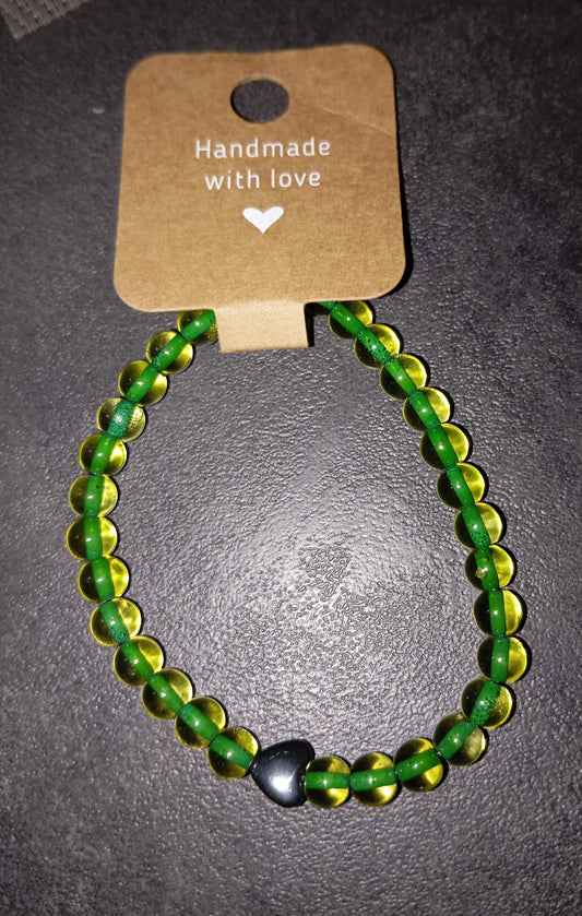 Armband grün mit silbernen Herz